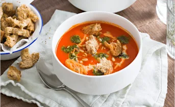 Geroosterde punt paprikasoep met kruiden croutons