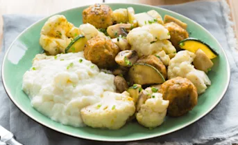 Bloemkoolpuree met champignons en vega balletjes