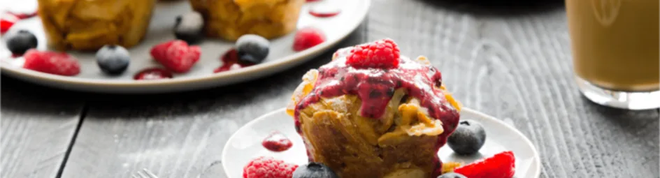 Croissant muffins met rood fruit