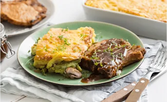Ovenschotel van sperziebonen met champignons en karbonade