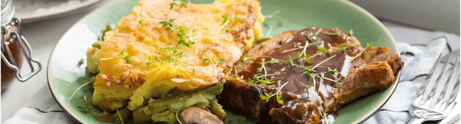Ovenschotel van sperziebonen met champignons en karbonade