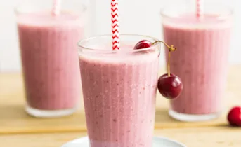 Romige kersenmilkshakes