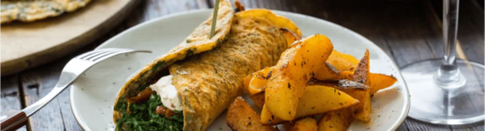 Omelet met spinazie, geitenkaas en zongedroogde tomaatjes