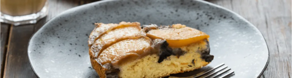 Upside down cake met perzik en ricotta