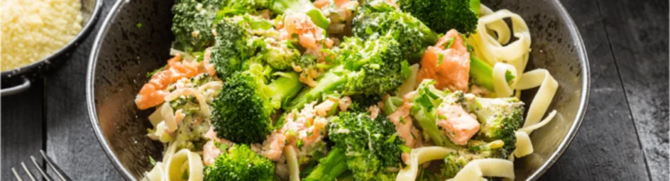 Verse pasta met broccoli en zalm