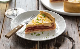Zomerse quiche met bieten, courgette en geitenkaas