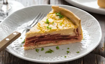 Zomerse quiche met bieten, courgette en geitenkaas