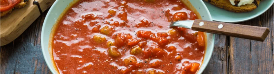 Caprese bruschetta met tomatensoep