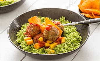 Broccoli-couscous met pittige balletjes