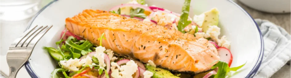 Sinaasappelsalade met gegrilde zalm