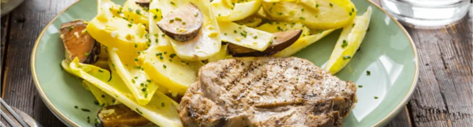 Gegrilde karbonade met witlofsalade