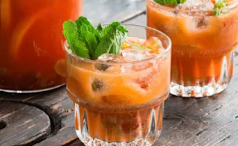 Alcoholvrije sangria met vers fruit