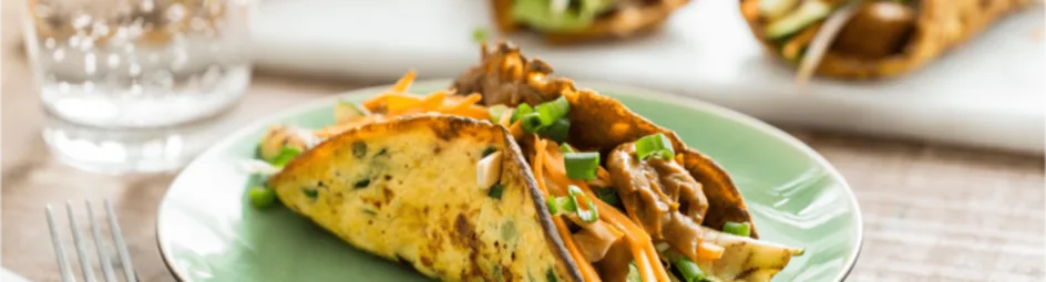 Eierwraps met saté en gegrilde groenten