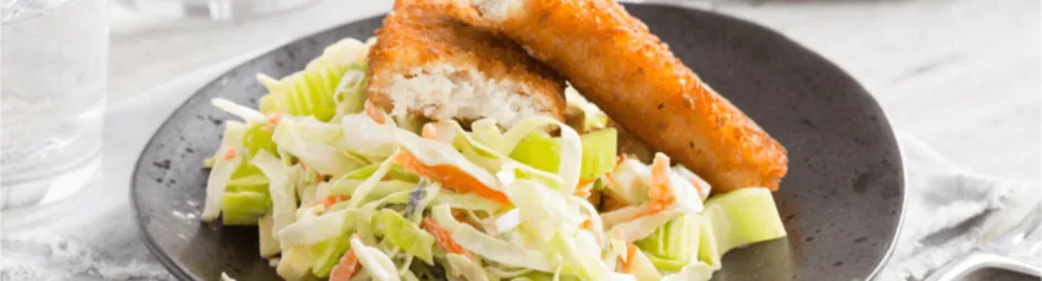 Visschnitzels met frisse rauwkostsalade