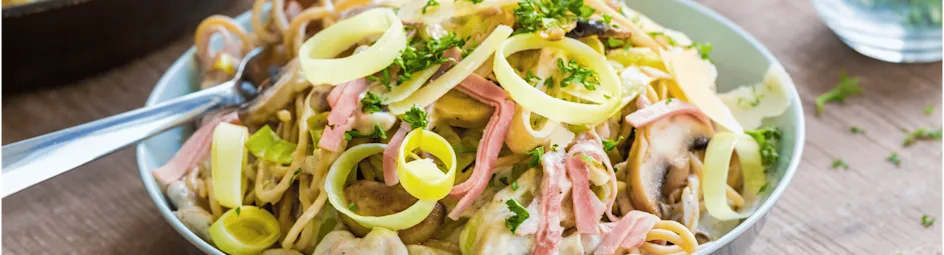 Spaghetti met champignon-roomsaus en ham