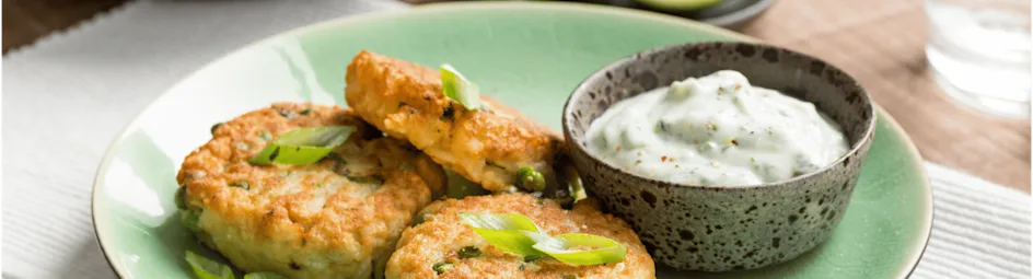Rijstkoekjes met yoghurtdip