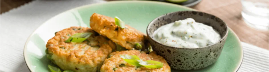 Rijstkoekjes met yoghurtdip