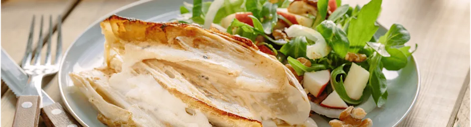 Witlofschotel met geitenkaas en appel