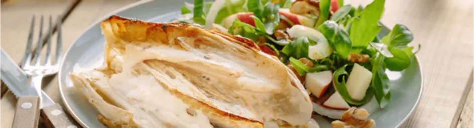 Witlofschotel met geitenkaas en appel