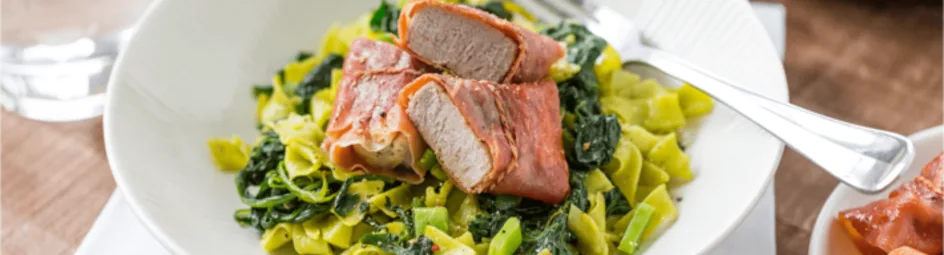Gevulde varkenshaas met spinazie en tagliatelle