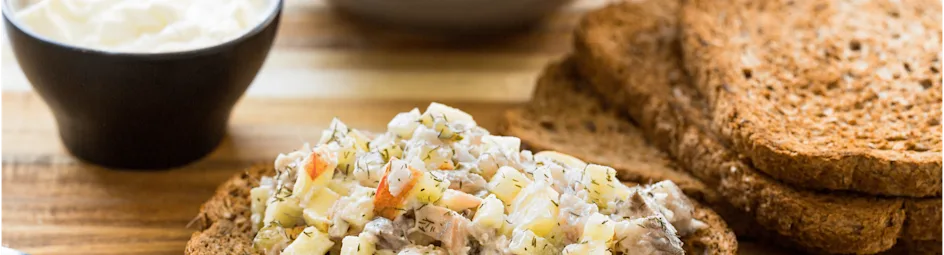 Toast met frisse haringsalade