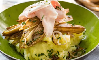 Gegrilde witlof met zoete aardappelpuree en ham