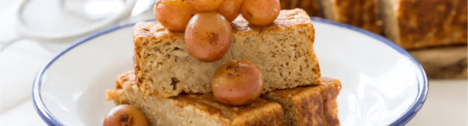 Appelmoescake met warme druiven