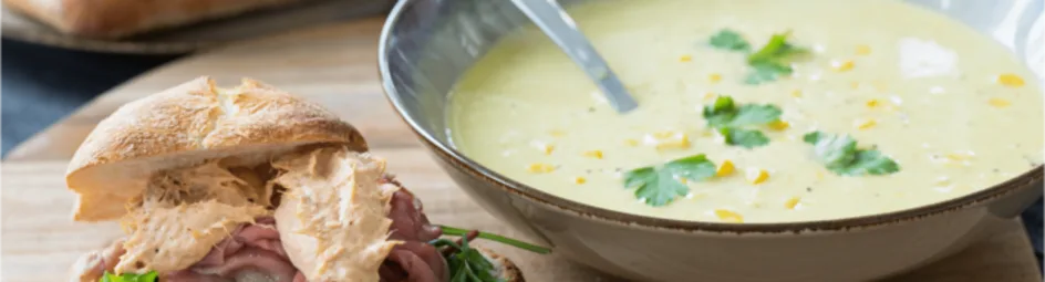 Ciabatta's vitello tonato met maïssoep