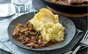 Runderstoof met champignons en hete bliksem
