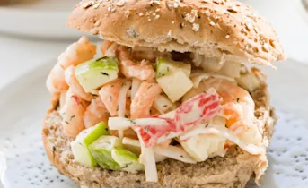 Broodje verse garnalensalade