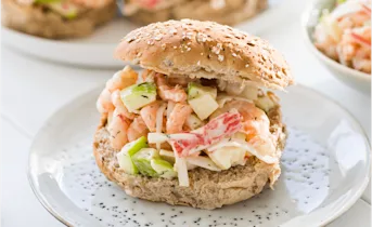 Broodje verse garnalensalade