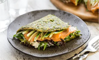 Spinazie-omelet met gerookte zalm