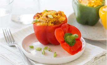 Gevulde paprika’s met kip en rijst