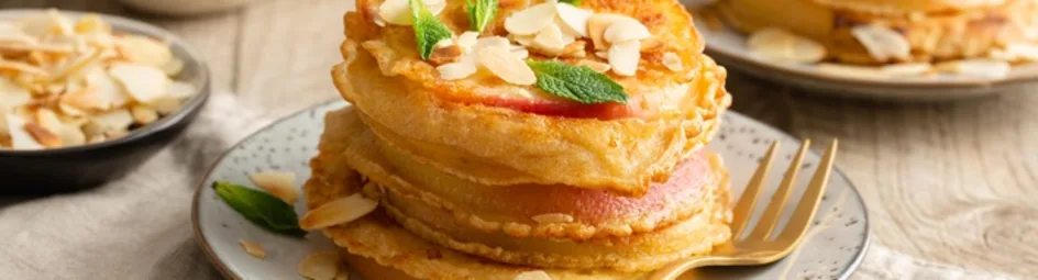 Appelpannenkoekjes met pruimencompôte