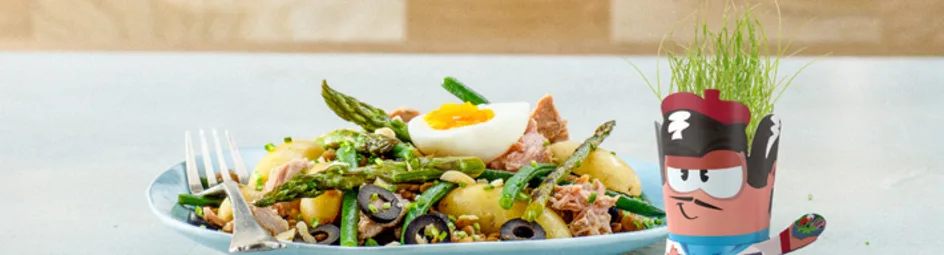 Nicoise salade met linzen en geroosterde groene asperges
