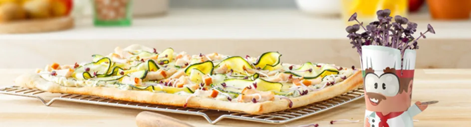 Pizza met ricotta gerookte kip en radijs