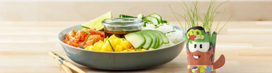 Poke bowl met mango komkommer en kiemen