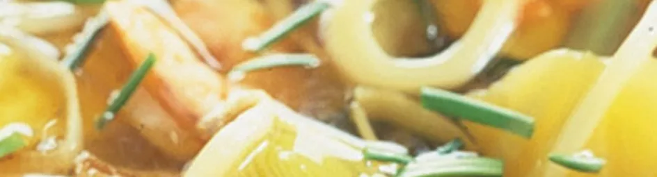 Komkommersoep met ananas en garnalen