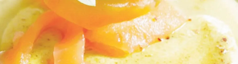 Basilicumsoep met kerrieroom en zalm