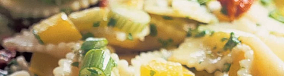 Pastasalade met rucola-notenpesto