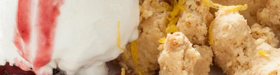 Kokos witte chocolade crumble met kersen van René Pluijm