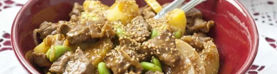 Tajine van rundvlees, aardappel en tuinbonen