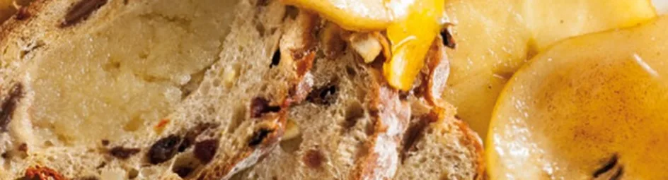 Stol met gekaramelliseerde appels en peren