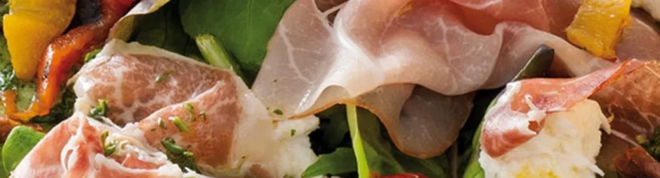 Salade met ham, buffelmozzarella en dressing van René Pluijm