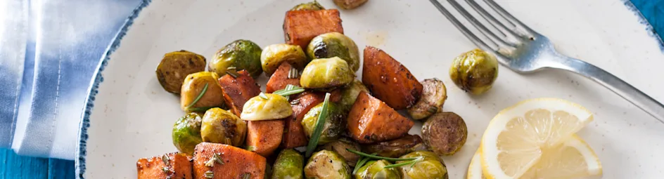 Gegrilde spruiten met witvis