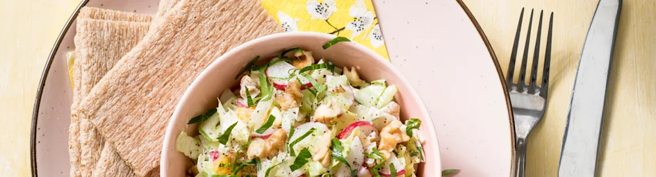 IJsbergsalade met kipfilet en sinaasappel