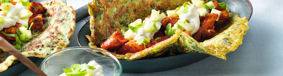 Spinaziepannenkoek met kip en komkommersaus