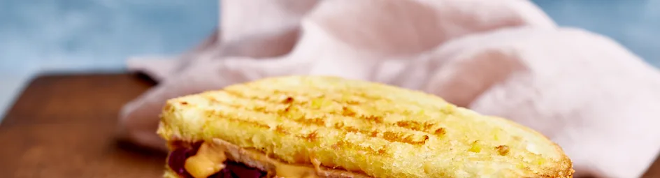 Tosti rollade, cheddar en rode kool