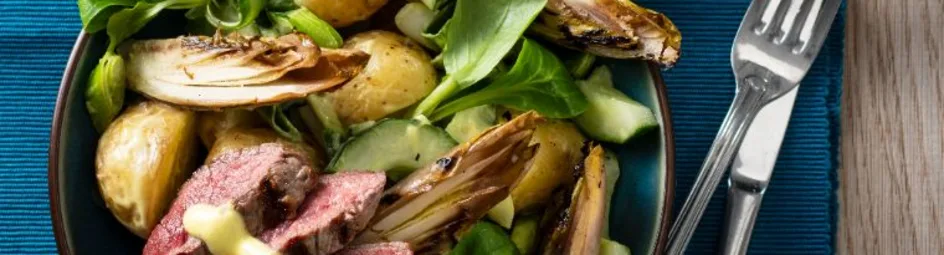 Lauwwarme salade met witlof en biefstuk