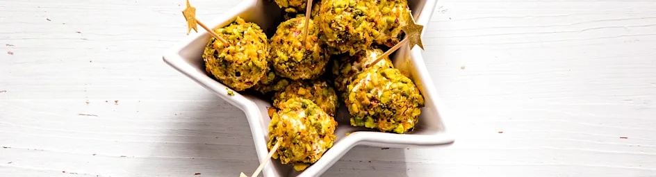 Geitenkaasbolletjes in pistachekruim